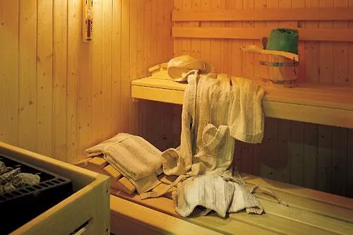 Meridiana Country Hotel Каленцано