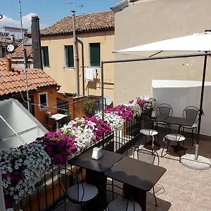 al-portico-guest-house.hotelslidodijesolo.com/